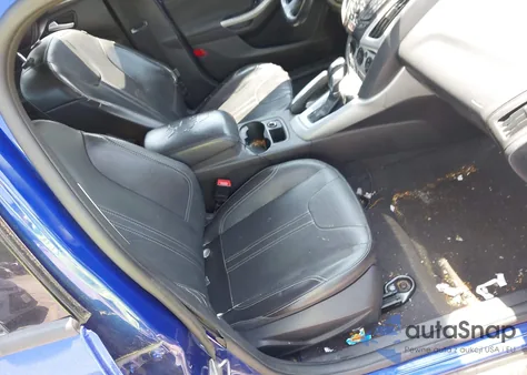 2013 Ford Focus Se z USA, uszkodzony, nr VIN 1FADP3F29DL354150